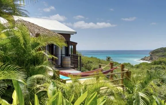 Magnifique bungalow entre ciel et mer  ,piscine privé plage à 150m aux helleux à sainte-anne