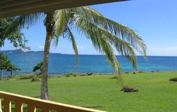 Location Appartement F2 Martinique en rez de jardin pieds dans l'eau Ste Luce