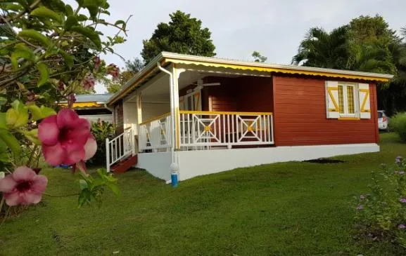 Case créole / piscine dans jardin tropical 4 personnes