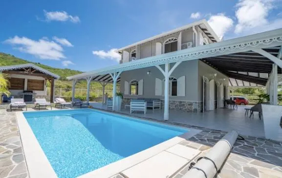 Charmante villa 4CH, piscine au calme