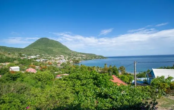 Villa Vaniya à 50 métres à pieds de la Plage avec vue mer et clim