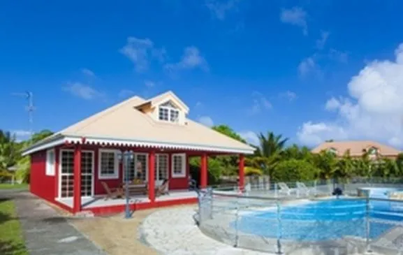 Villa avec piscine partagée sur la route des plages
