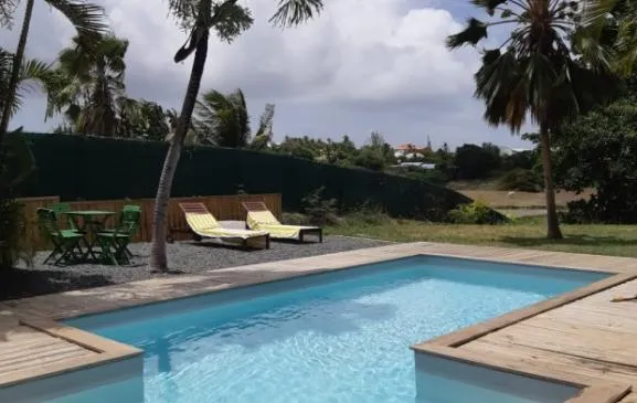 Villa Logan, jardin arboré, piscine privée et plages de sable blanc