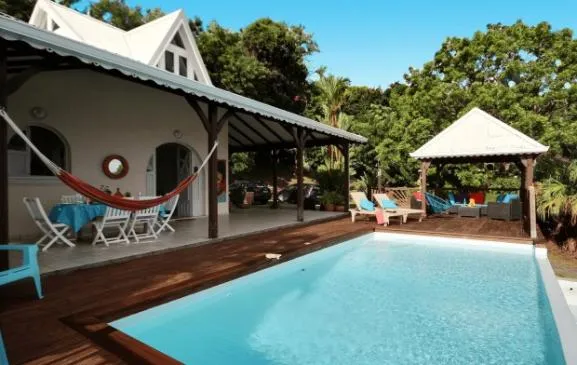 Villa 3CH, belle piscine vue mer, sur les hauteurs de Ste Luce