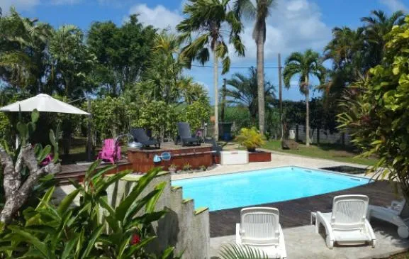 Bungalow , gîte , studio , piscine , jardin tropical