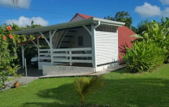 Agréable bungalow proche Fort-de-France - plage à 6kms