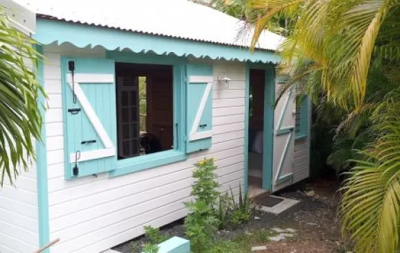 Bungalow à Ste Anne, 2 à 4 pers, campagne et mer accès piscine
