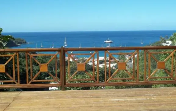 Loue villa bois 4 chambres et spa avec vue  panoramique sur la baie de deshaies