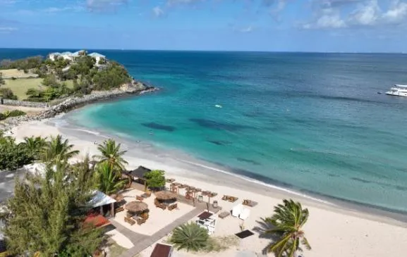 Les ilots de Friar's bay à 100 mètres de la plage