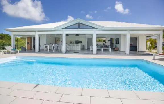 Superbe villa moderne avec piscine à Saint François