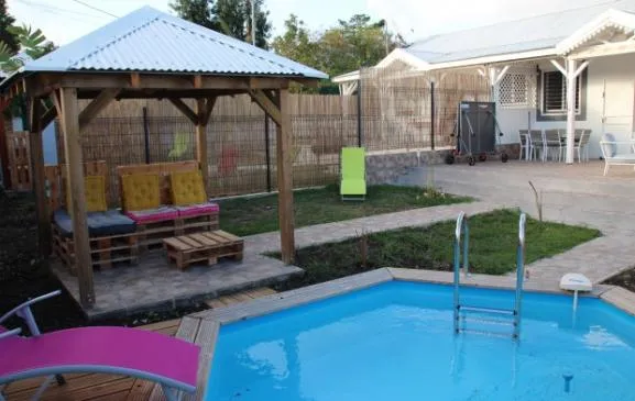 Gîte Monoï 4 personnes refait à neuf en 2021 avec piscine privée