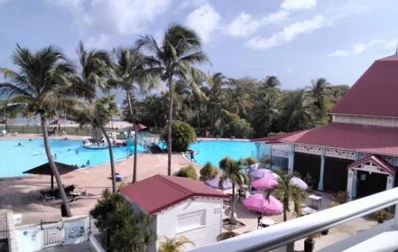 T3 VUE MER ET PISCINE PIERRE ET VACANCES GPE