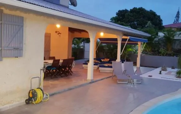 Villa tout confort avec piscine a   500 m de la plage du helleux entre Sainte Anne et Saint François
