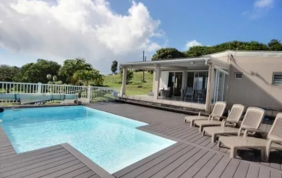 Villa 2 chambres, vue mer avec piscine à Bellefonaine