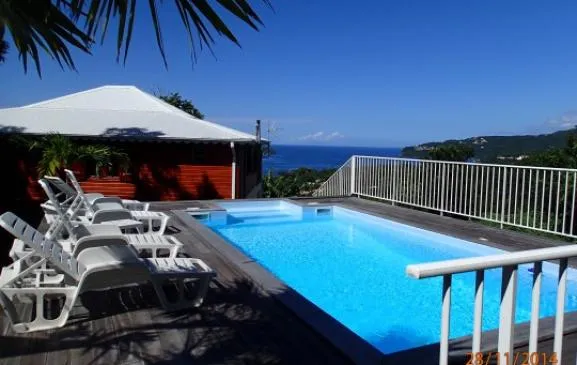 Jolie villa 4 étoiles avec piscine vue mer à louer à BOUILLANTE