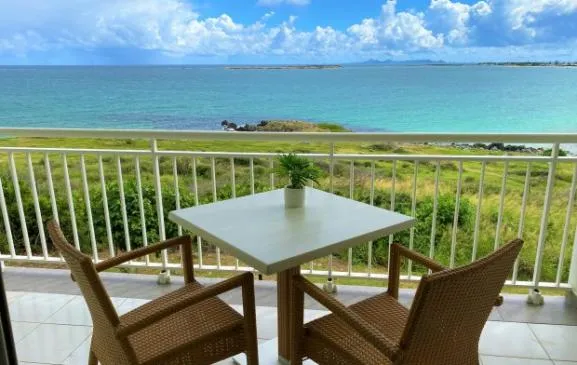 Studio face à la mer avec balcon, proche de la plage