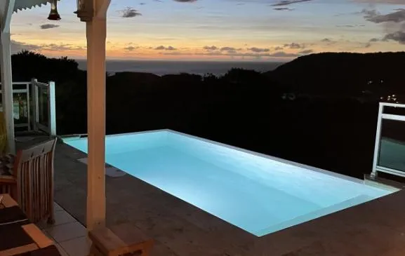 Villa Ti'Chenou vue mer avec piscine, proximité plage