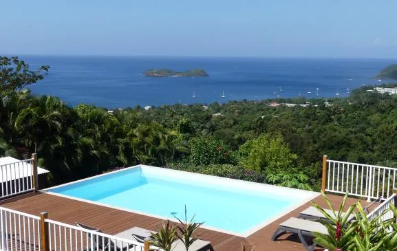 Vue mer et montagne dans jardin sans vis à vis