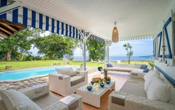 Villa piscine vue exceptionnelle à Saint-Pierre
