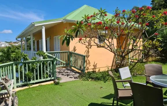 Appartement vue mer, piscine, jardin tropical