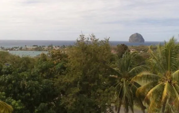 Belle villa avec vue sur le rocher du Diamant et le morne Larcher