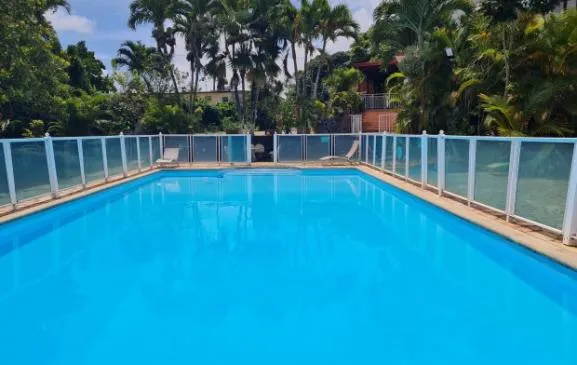 Villa confortable 4 chambres entouré, jardin tropical, piscine (8 à 11 pers)