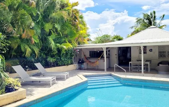 ANTILLES - GUADELOUPE : location villa de vacances 'KAZ A BAR' pour 4 personnes avec piscine