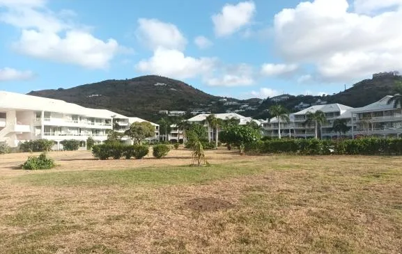 Élégant et confortable apt appartement, dans jardin tropical accès direct à la plage de Anse Marcel