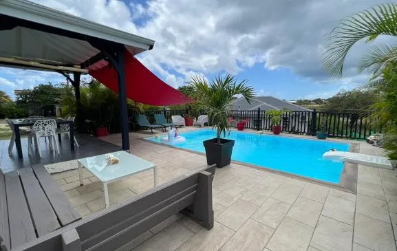Charmante villa climatisée pour 6 personnes avec piscine au sel