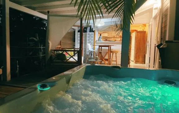 Bungalow avec jacuzzi privé