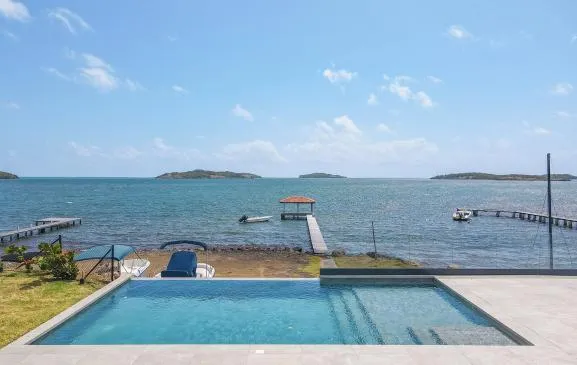 Villa Frégate Bay avec piscine et ponton