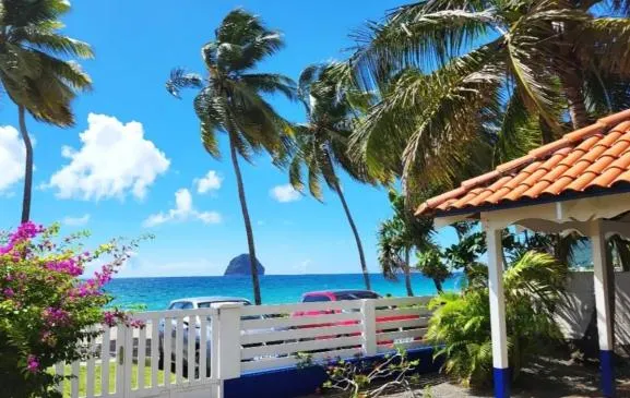 Villa Créole La Turquoise les Pieds dans l'eau au Diamant