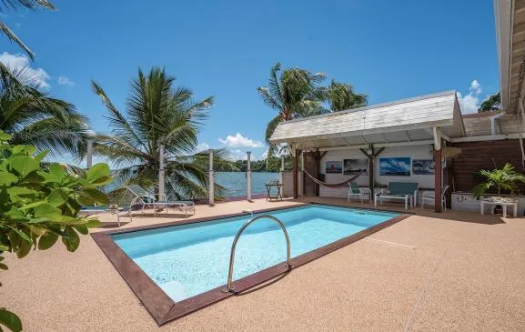 Villa Beau Rivage, front de mer avec piscine, superbe vue mer