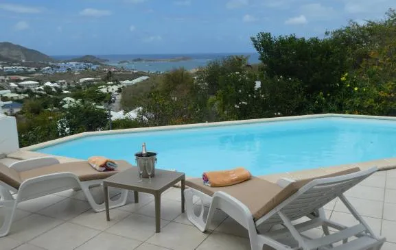 Villa JELUCA avec piscine sur les hauteurs de la baie orientale - 3 chambres - 6 personnes
