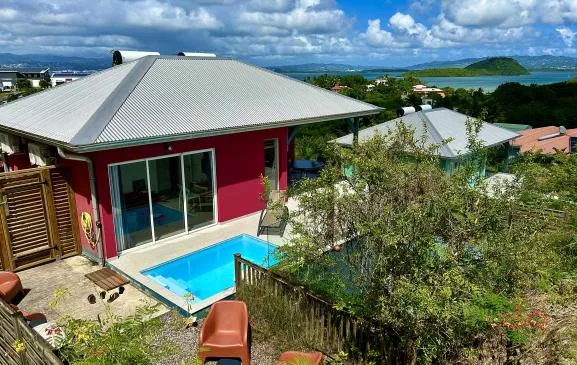 La villa Grenadine - Haut de Villa - 2 chambres climatisées, vue mer et piscine privée