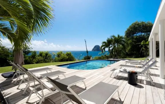 Villa de standing 4 chambres au Diamant avec piscine et vue mer