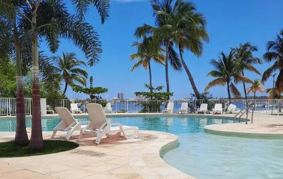 Superbe 2 chambres avec piscine sxm