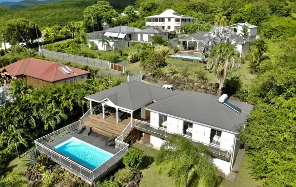 Villa Tropical Quintet. Vue mer. piscine. Secteur Ferry.