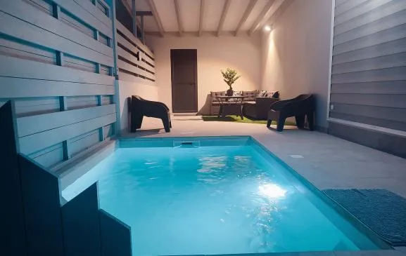 Archipel Maimeo Bungalows Mona / Raïmiti