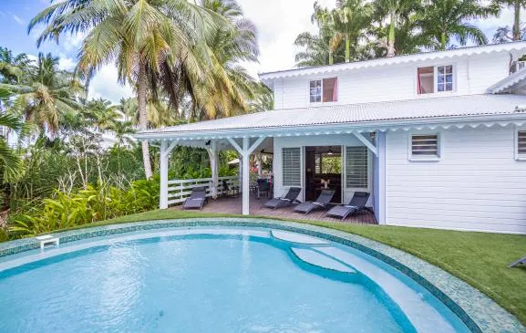 Villa Utrillo avec piscine privée à 5 minutes de la plage!