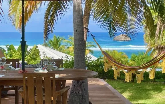 Villa Moana, vue sur l'océan, piscine, cocoteraie, accès direct à la plage