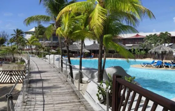 MARCO-POLO T3 AU COEUR DU MANGANAO plage et piscine  à ST-François