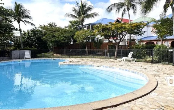 Villa Zanoli - petit paradis tropical avec piscine proche de tout !