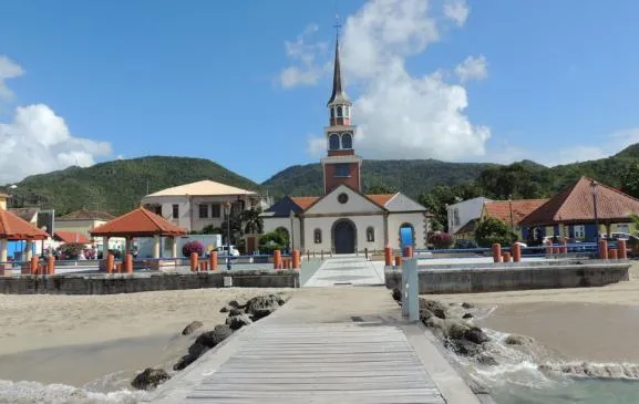 Charmant F2 Le Calebasse avec loggia et vue jardin. Proche plage et centre-ville