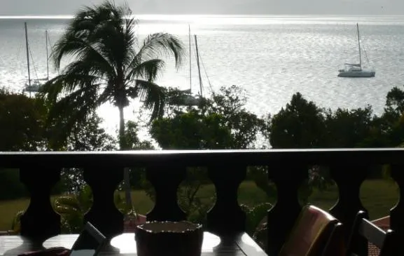 Appartement Bigouz pieds dans l'eau, vue mer panoramique,wifi.