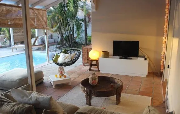 Villa créole T5 piscine et vue mer