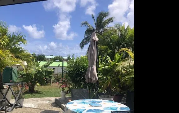 JOLI T2  200m de la PLAGE en rez-de-jardin, espace arboré au calme .