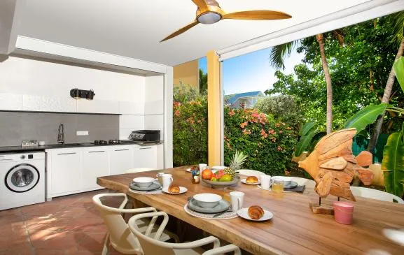 A 2 pas de la Plage de la Baie Orientale, superbe appart 2 chambres avec jardin privatif