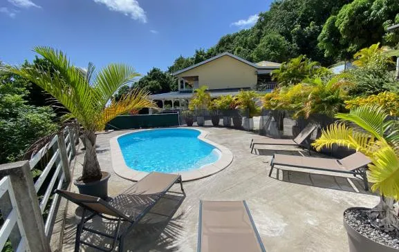 Appartement Les Alizés 1 en bas de villa avec piscine + SPA