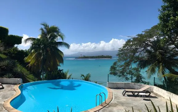 Grand  T3, piscine avec vue mer sur ilet Gosier et sur la Basse -Terre